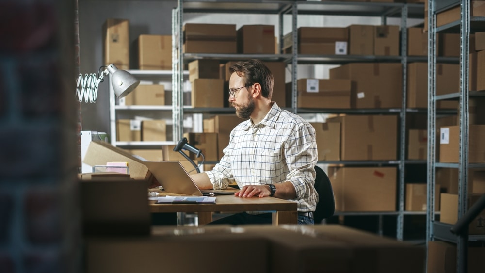 warehouse professional using order fulfillment software