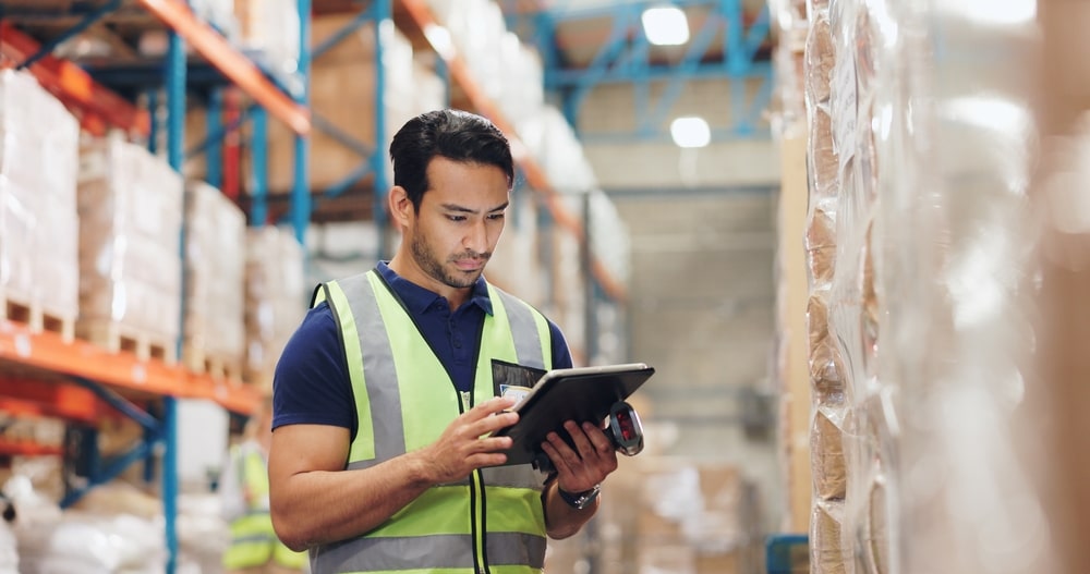 male warehouse worker using inventory management software